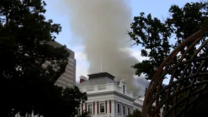 Incendiul produs la sediul Parlamentului Africii de Sud a reizbucnit