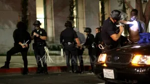 Protestele violente continuă în SUA: Peste 180 de manifestanţi au fost arestaţi la Los Angeles