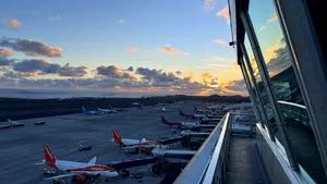 Tenerife: un bărbat a încercat să urce în avion cu soția decedată