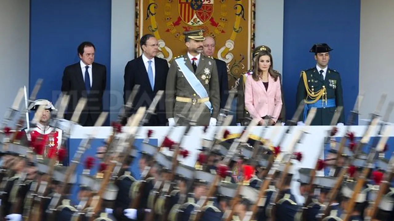 Premieră în Spania: Prinţul Felipe a prezidat parada militară de Ziua Naţională
