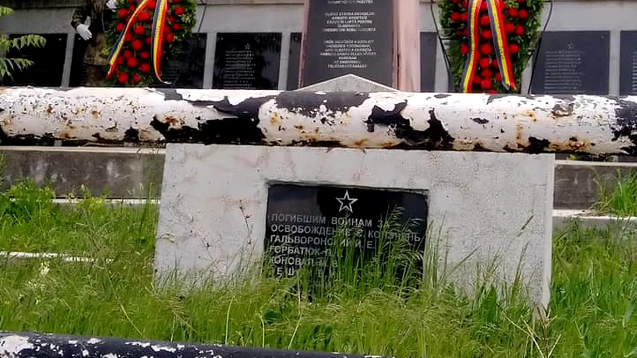 Gafă de proporţii: De Ziua Eroilor au fost depuse coroane la monumentul militarilor sovietici/ 