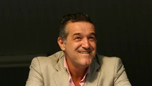 Schimb de replici între Becali şi un suporter stelist