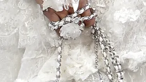 Ce spun influencerii ruşi după ce Chanel a restricţionat vânzările de bunuri către clienţii din Rusia