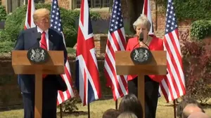 Theresa May respinge criticile lui Donald Trump privind relaţiile comerciale post-Brexit