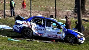 Trei spectatori au murit, după ce au fost loviţi de o maşină în timpul unui raliu