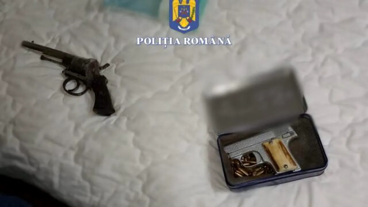 Pistoale şi puşti, ridicate după percheziţii la cămătari din Timiş. Trei persoane au fost reţinute