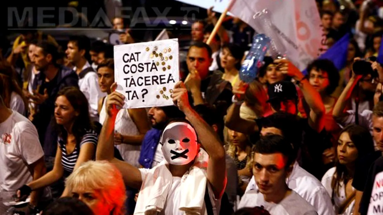 PROTESTUL faţă de proiectul Roşia Montană, la a 13-a zi: Marş prin Centrul Vechi, cu 200 de manifestanţi