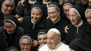 Măicuțele de la Vatican primesc tot mai multe apeluri despre Papa