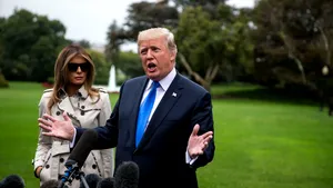 Donald Trump, acuzat de lipsă de sensibilitate în conversaţia cu văduva unui militar american. Preşedintele SUA respinge categoric acuzaţiile: Mi s-a părut a fi o femeie extraordinară