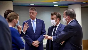 COMENTARIU Lelia Munteanu: Statuile nu poartă mască