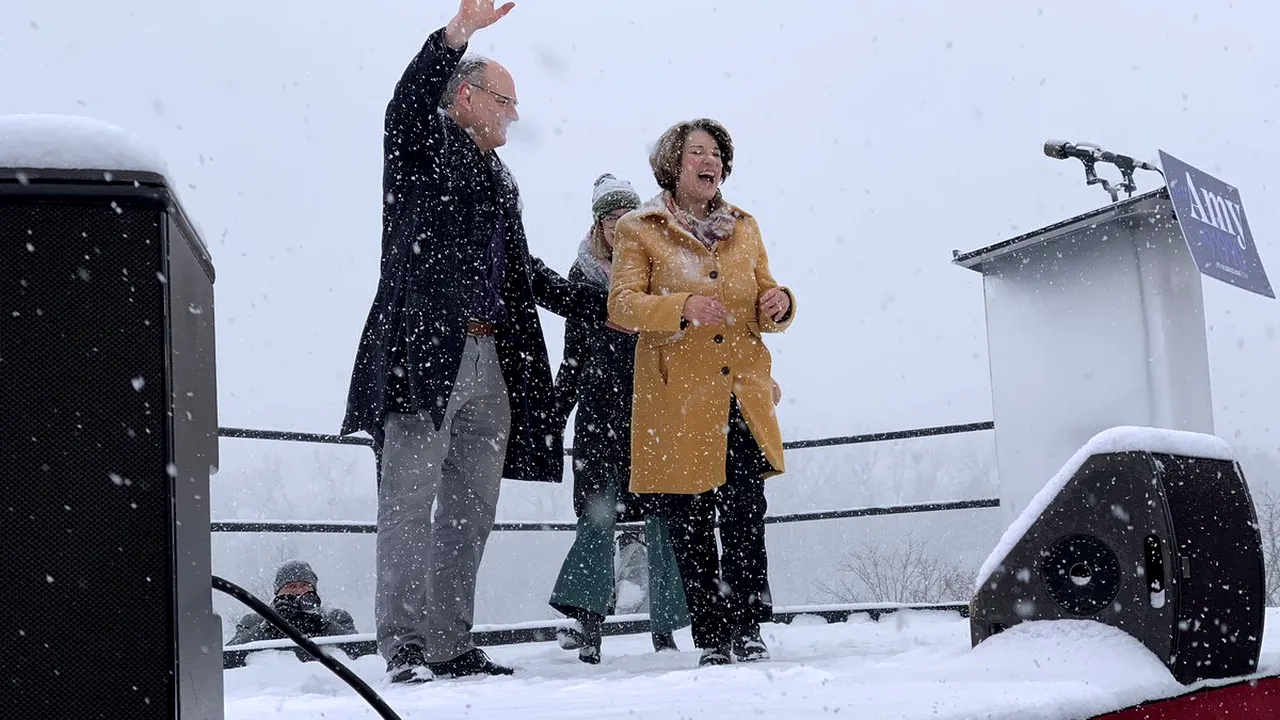 Un nou candidat la alegerile prezidenţiale din 2020 din SUA. Senatoarea americană Amy Klobuchar şi-a anunţat candidatura