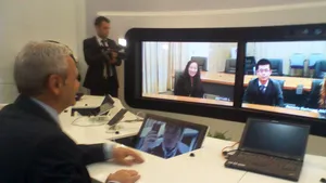 Dragnea a primit un telefon de la ZTE: Îl resoftez şi, dacă e bun, renunţ la smartphone-ul de acum! - FOTO