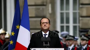 Francois Hollande le-a adus un omagiu celor trei poliţişti ucişi în atentatele de la Paris - FOTO