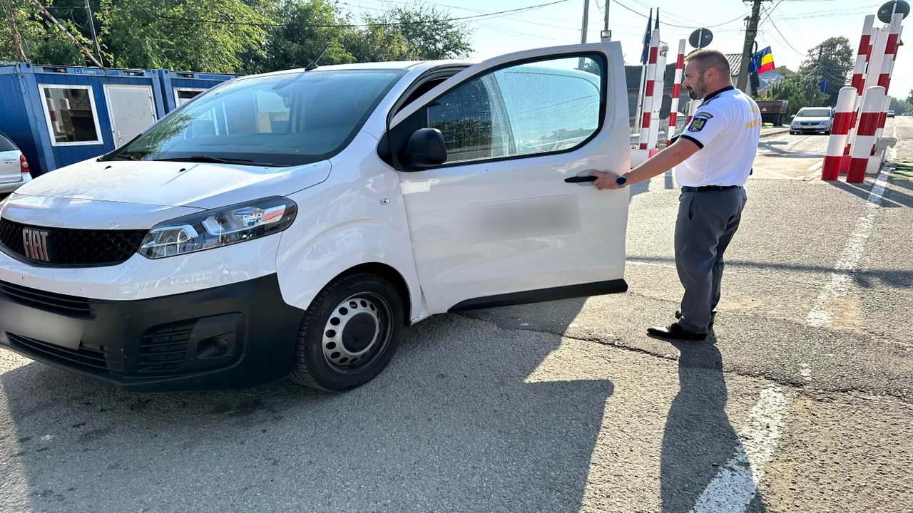Un bolid valorând zeci de mii de euro a fost oprit la graniţa cu Republica Moldova