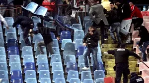 Suporterii cu interdicţii pe stadioane, obligaţi să se prezinte la poliţie în timpul competiţiilor