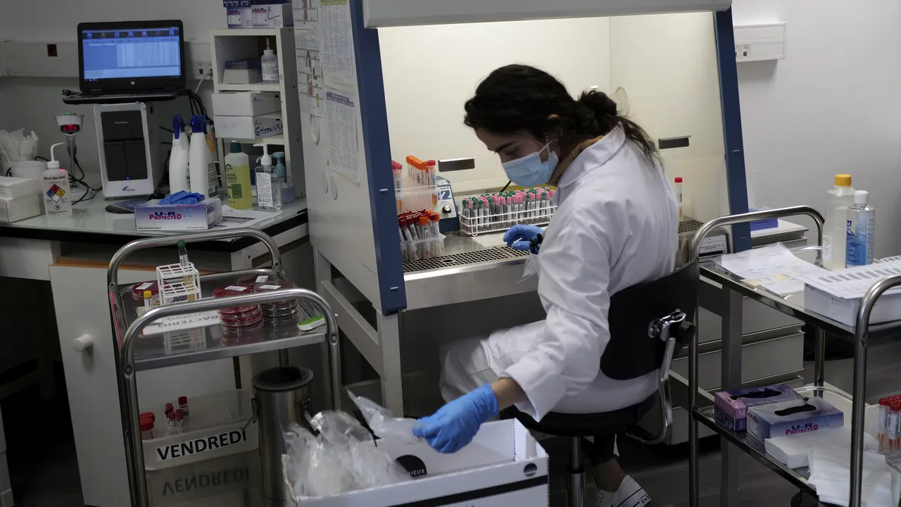 Sistem imunitar vs. coronavirus: De ce unii pacienţi fac forme severe de COVID-19? Explicaţia unui medic infecţionist
