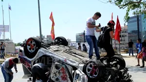 Istanbul: Un tânăr a murit după ce o maşină a intrat într-un grup de protestatari
