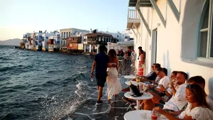 Vacanţe Grecia 2021. Lockdown nocturn şi muzică oprită într-una din cele mai populare destinaţii turistice din ţară