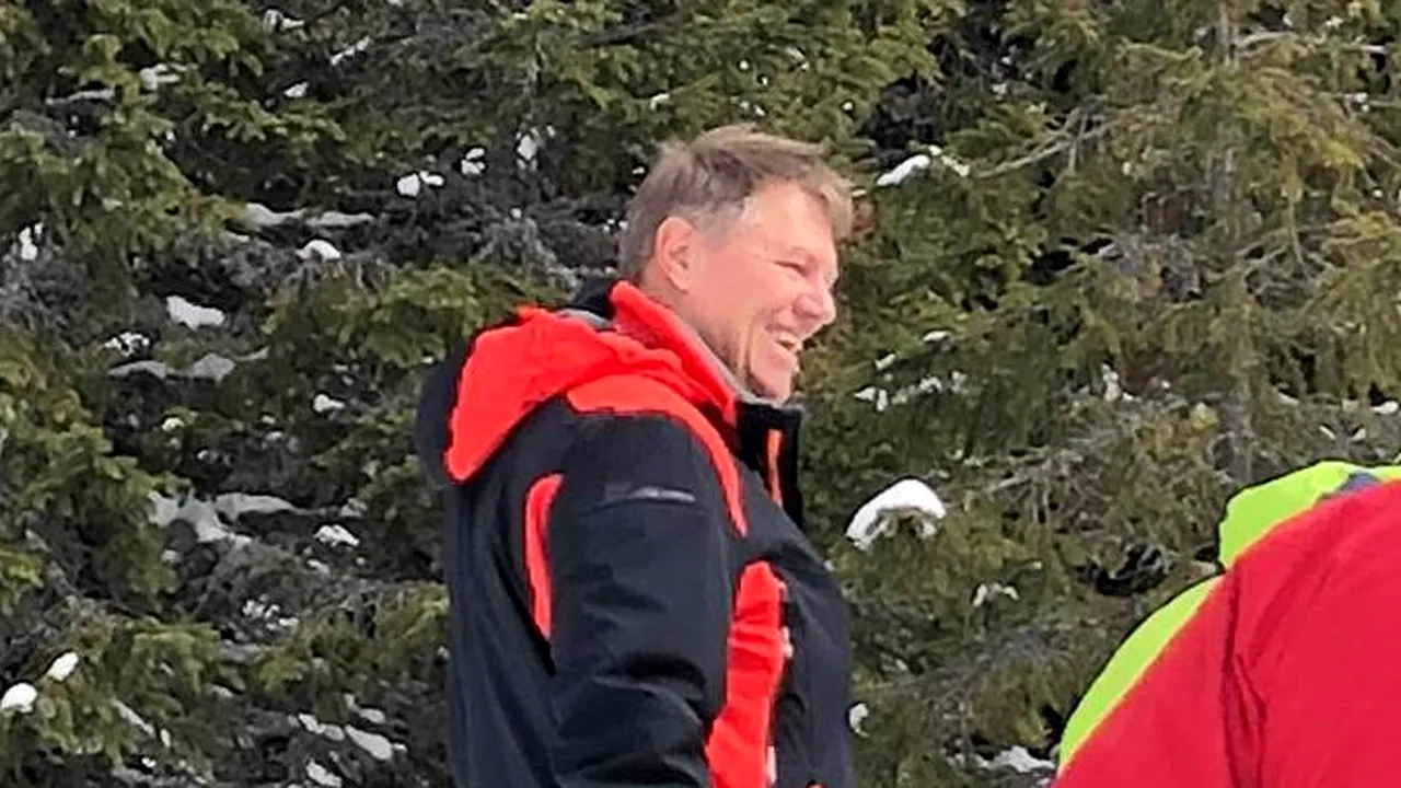 FOTO - Preşedintele Klaus Iohannis, văzut şi fotografiat de turişti pe pârtie
