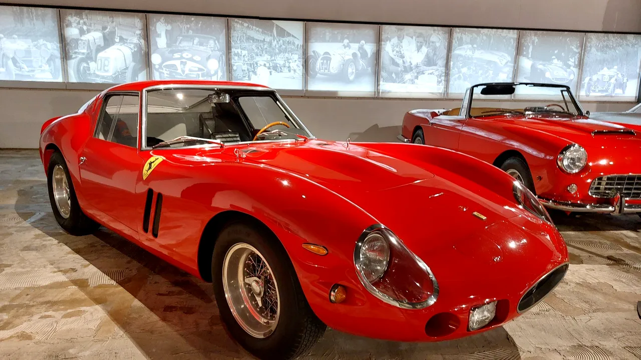 Record: Cel mai scump Ferrari scos vreodată la licitaţie a fost vândut pentru 51,7 milioane dolari