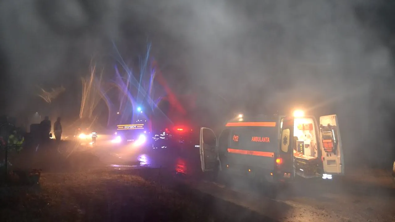 Bărbat rămas încarcerat sub un tractor, salvat de pompieri după două ore de căutări, în Mureş