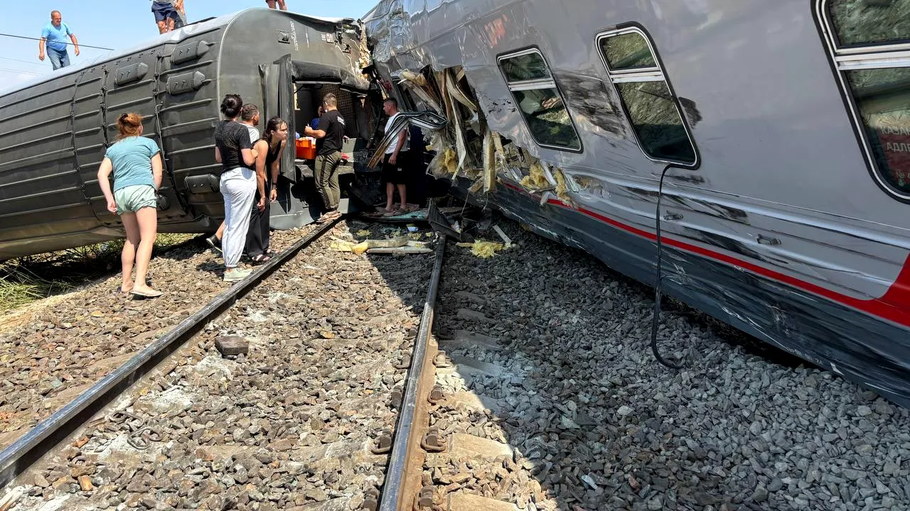 Rusia: Cel puţin 140 de răniţi după o coliziune între un tren şi un camion