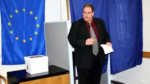 Ambasadorul Mihai Stuparu, primul român care a votat la al doilea tur al prezidenţialelor