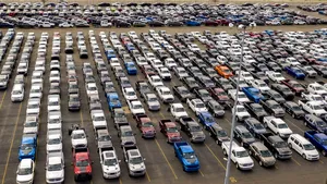 Primul mare producător european de maşini care întrerupe producţia din cauza coronavirusului