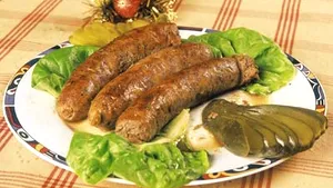 Cârnaţi prăjiţi cu muştar şi pâine, pentru donatorii de sânge din Covasna