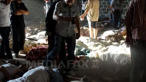 Bombardamente violente în apropiere de Damasc: Cel puţin 100 de persoane ucise. Opoziţia susţine că sunt 1300 de morţi