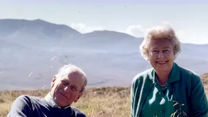 Prinţul Philip ar fi împlinit astăzi 100 de ani. Regina va planta un trandafir