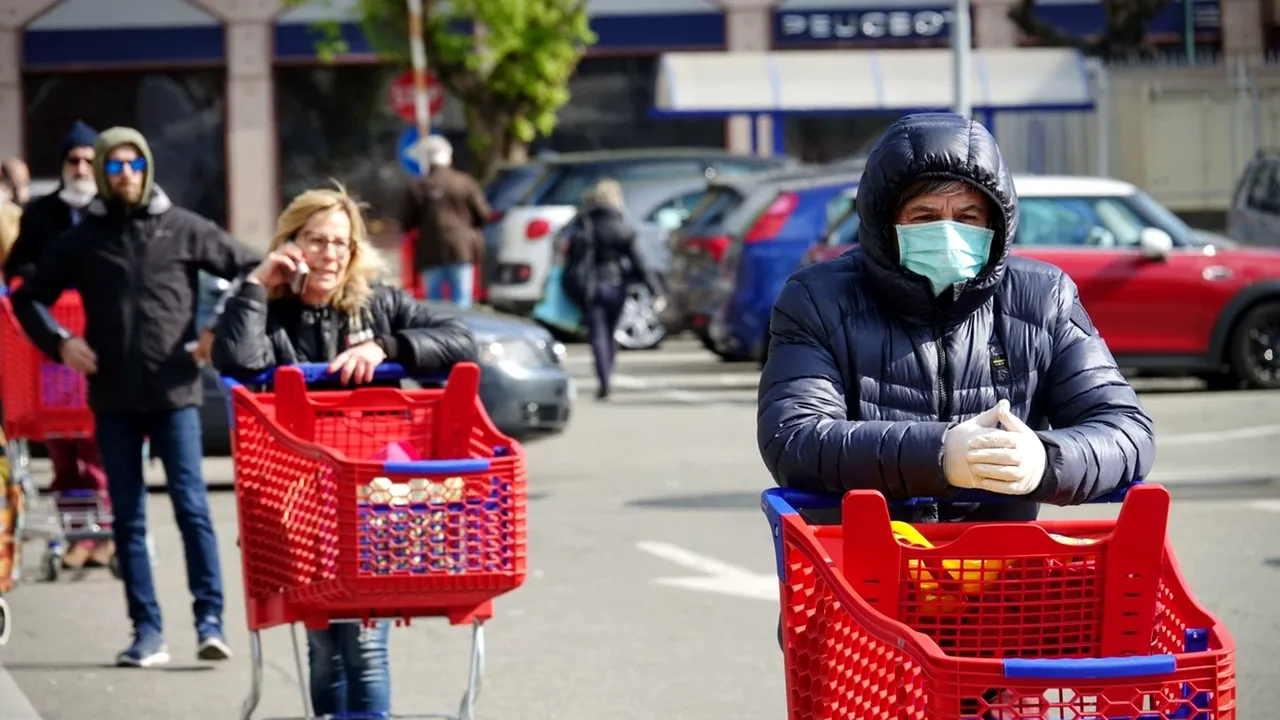 Restricţii mai dure în Bucureşti. Primar de sector: Numărul clienţilor ar putea fi limitat în centrele comerciale