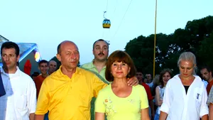 Traian Băsescu îşi petrece week-end-ul la mare
