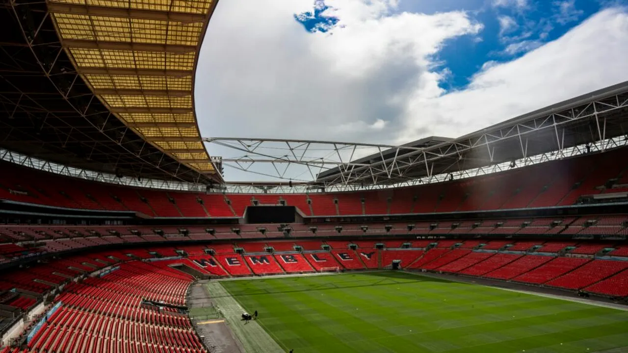 Omagiul adus fostului atacant al lui Liverpool, Diogo Jota, a fost întrerupt pe Wembley