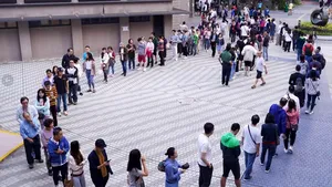 Alegeri în Hong Kong. Cetăţenii s-au prezentat în număr record la urne - FOTO, VIDEO