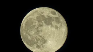 Lansarea unei arme nucleare asupra unui asteroid care ar putea lovi Luna în 2032. Oamenii de știință analizează logistica distrugerii acestuia