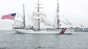 Modificare de politică la Garda de Coastă. Zvasticile și ștreangurile vor fi considerate „potențial provocatoare”