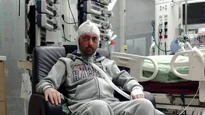 Cătălin Ilniţchi, rănit în Colectiv şi transferat la un spital din Israel, s-a întors în ţară