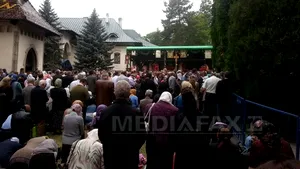 Mii de credincioşi, la Sfânta Liturghie de la Mănăstirea 