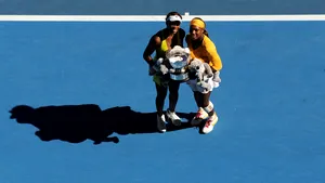 Surorile Venus şi Serena Williams au câştigat finala de dublu la Australian Open