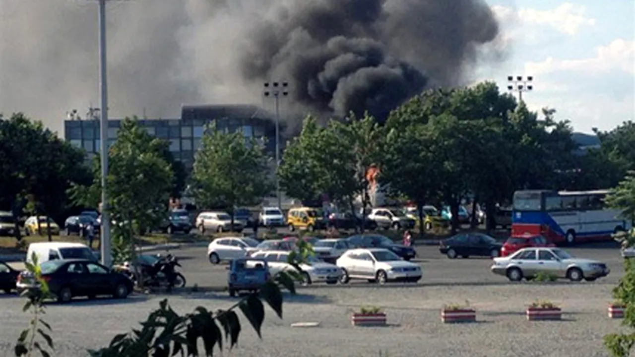 ATENTAT CU BOMBĂ în staţiunea BURGAS: Explozie la un autocar cu turişti. Şapte persoane au murit. Hezbollah ar putea fi implicată