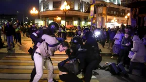 Numărul protestatarilor reţinuţi la mitingurile anti-mobilizare din Rusia a depăşit 1.000