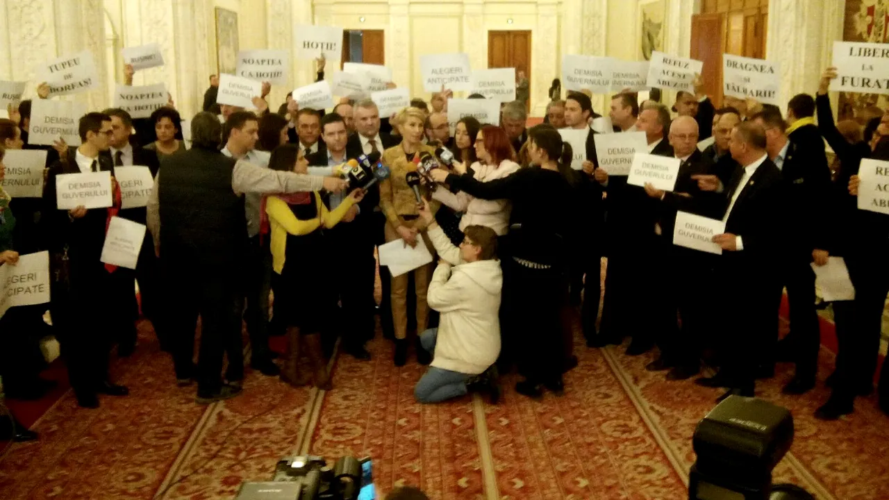 Parlamentarii USR l-au urmărit pe liderul PSD pe holuri: 