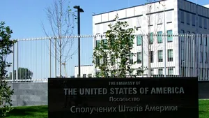 EXPLOZIE în incinta Ambasadei Statelor Unite de la Kiev. Dispozitivul exploziv a fost aruncat de o persoană necunoscută