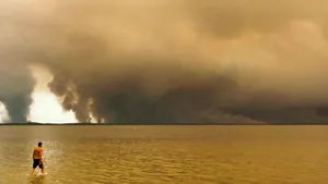 „O deteriorare semnificativă a calității aerului”: Mai multe departamente din Franța se confruntă cu fumul incendiilor