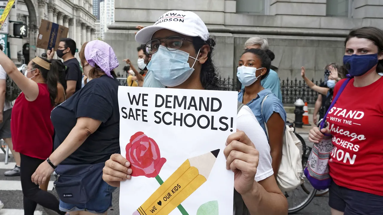 Profesorii din New York au protestat împotriva planului hibrid de deschidere a şcolilor