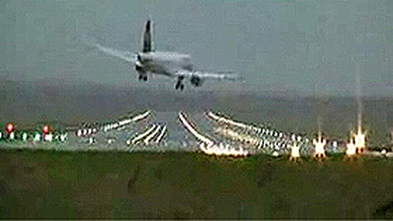 Avionul care a fost pe punctul de a se prăbuşi sâmbătă în Germania era manevrat de copilot