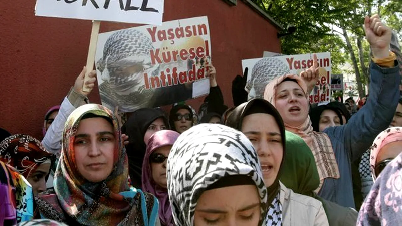 Sute de persoane protestează la Istanbul şi Ankara faţă de raidul israelian - VIDEO