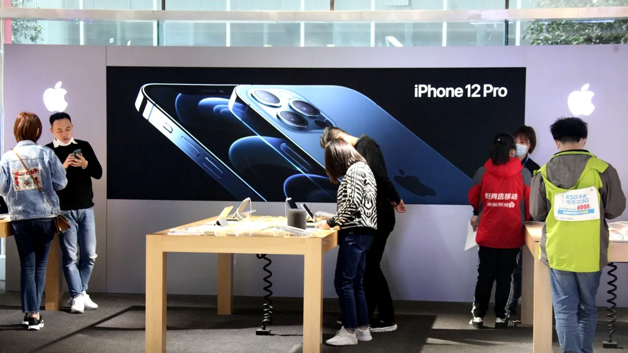 Apple a prezentat cel mai mare şi cel mai mic iPhone