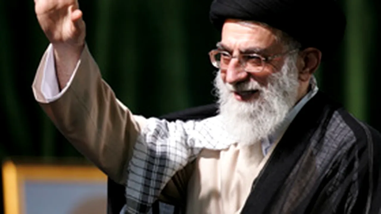 Ali Khamenei ia apărarea studenţilor care l-au criticat pe Ahmadinejad